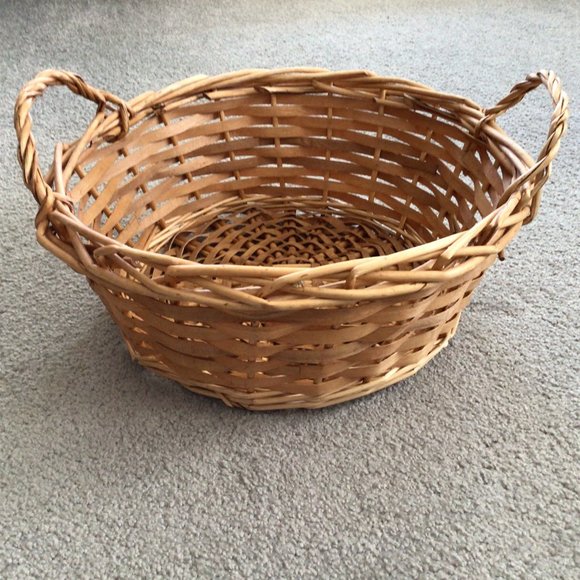 Lined Round Woven Basket With Handles For Holding Plants - Picture 1 of 6